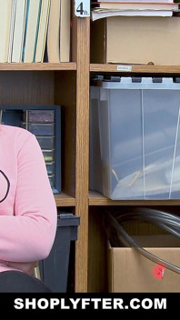 Shoplyfter April Reid