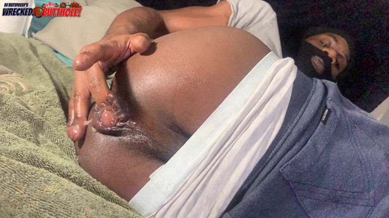 Ass Monkey: Anal futând cu degetul un twink negru distrus în cur cu încetinitorul (dar...
