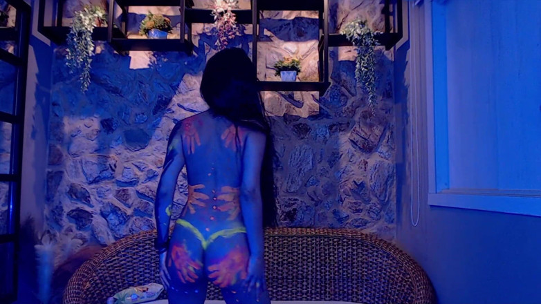 Emma Tench: Sex Dancing Naked Webcam Model