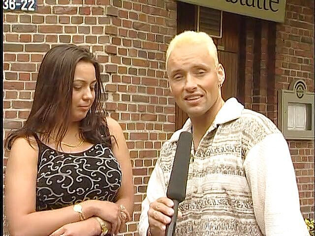 Lucky Cooch: Awek comel di temu bual di luar