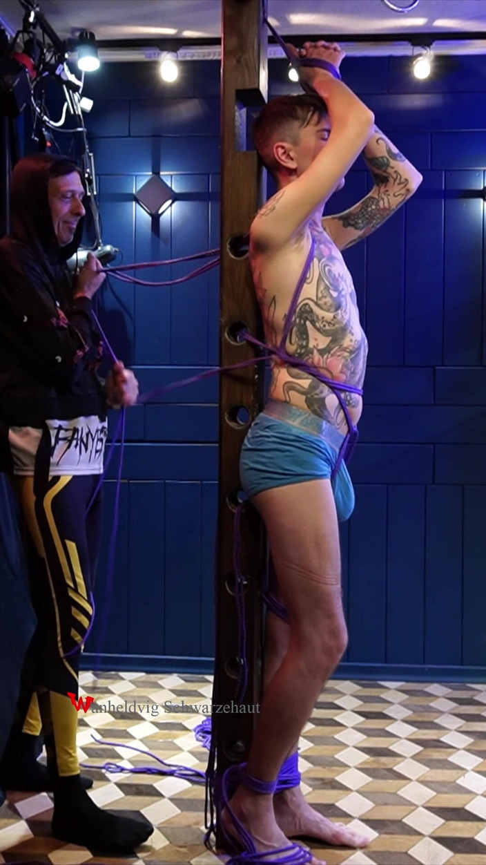 Wanheldvig: 폴란드 곤경에 처한 본디지의 니키 발정난