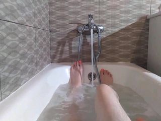 Ginna Gg: Fluffy Bush Takes a Bath and Admires Hairy Legs Footfetish...