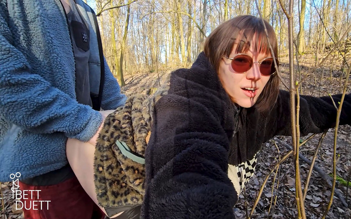 BettDuett: Visto por un extraño después de sexo al aire libre