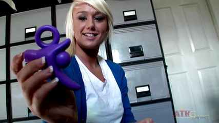 ATKIngdom: Sarışın genç kız oyuncu seçmelerinde