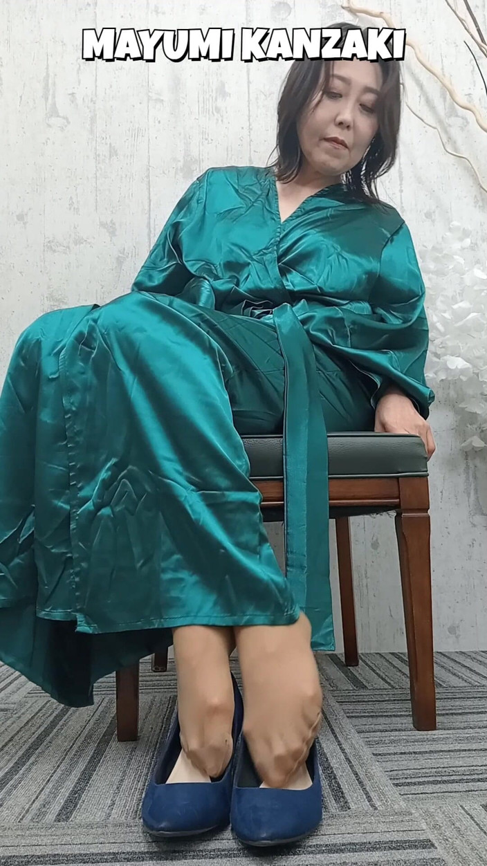 Mayumi Kanzaki: June Photo Session Legs and Feet