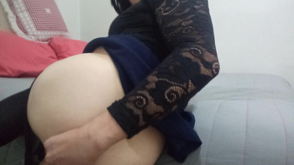 Andrea Travesti Bogota: Colombian shemale walks and plays with dildo in the anus...
