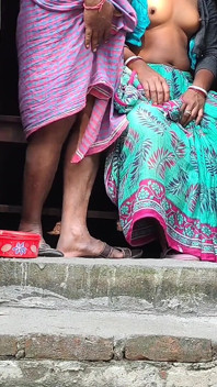 Bhabhi y Dewar al aire libre baño sexo