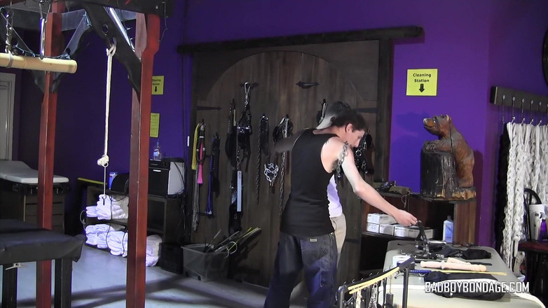 Bad boys bootcamp: Деміен має нову гру