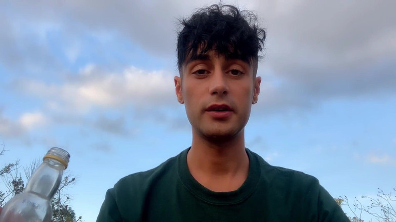 Idmir Sugary: Úkol pro sub kluka - jezte své pánské sperma z láhve...