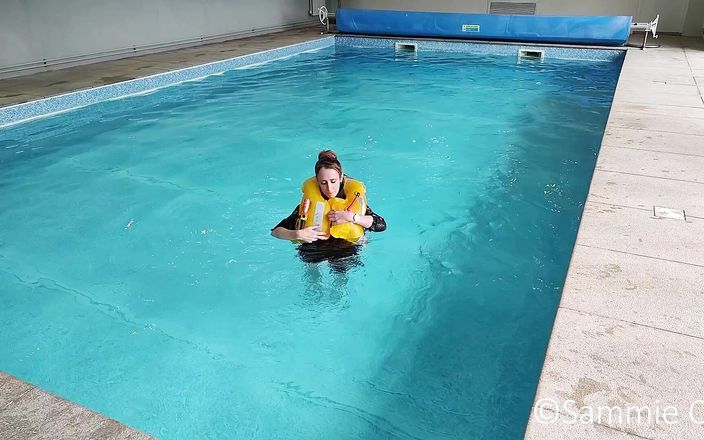 Sammie Cee: Przegląd kamizelki ratunkowe Crewsaver w basenie