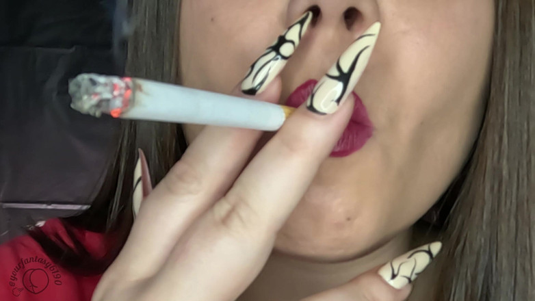 Your fantasy studio: Le rouge à lèvres fume des grosses cigarettes gonflées