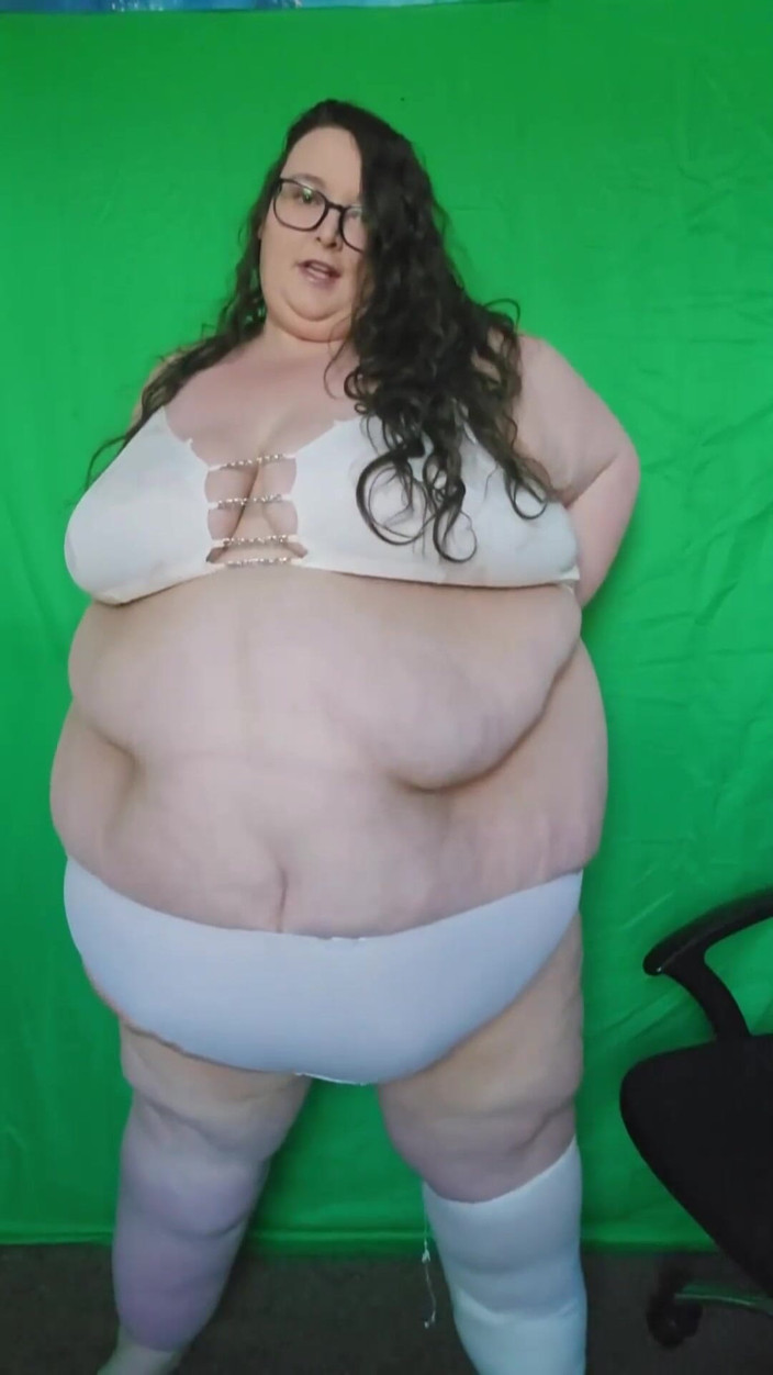 SSBBWLadyBrads: SSBBW göttin weißes höschen anprobieren