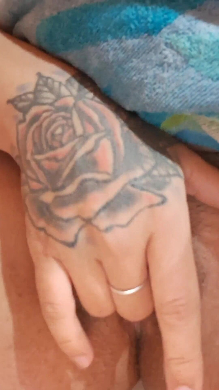 Noemileon: Чилийская латина-модель с большими сиськами играет со своим влагалищем в любительском видео