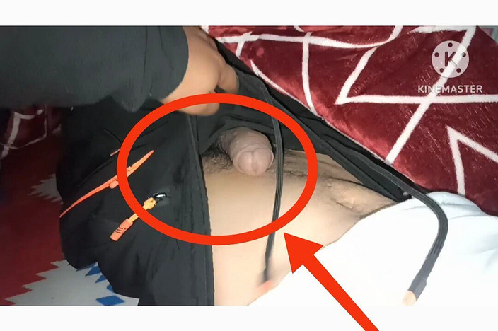 Desi__Panda: Mon prof de cours a une grosse bite monstrueuse