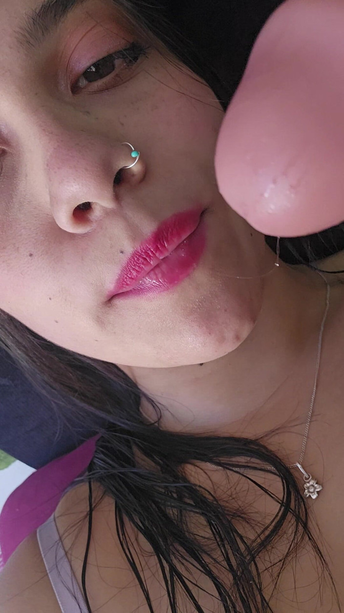 Sweetscarlett: Scarlett Plays Her Wet Pussy