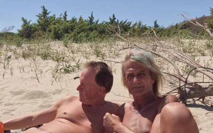 Gigi and David: Nudistická pláž stripchat sex show Gigindave Shemale přítelkyně veřejné setkání...