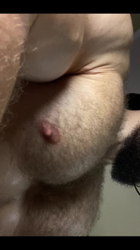 Profitez de ces pecs sexy !