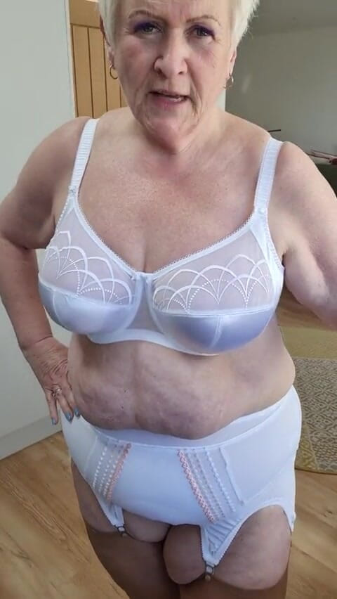 Uk Joolz: Climbing that kitchen worktop again