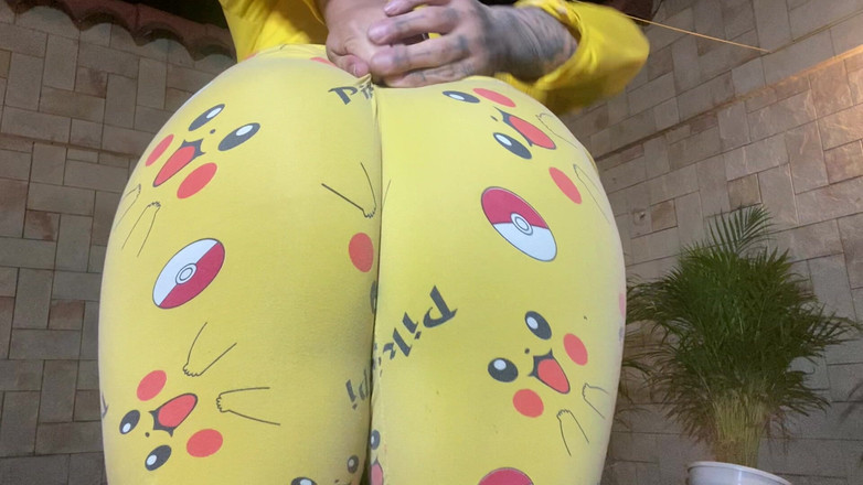 JessieRoss: Pikachu che urina nel mio giardino