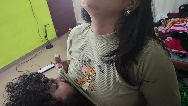 Vaigavarun45: 핫한 후장 키스와 젖탱이가 치마 밑에 문지르고 브래지어가 없는 상의와 Vaishnaby와 Sharun Raj의 속옷을 입고 누르기