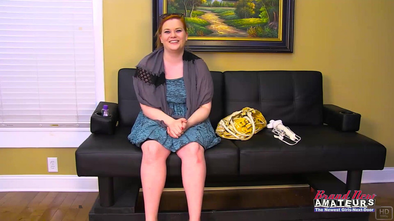 Brand New Amateurs: スリムなタトゥー入りブルネット、アナスタシア・ローズのマスターベーション、複数のおもちゃのクライマックス!