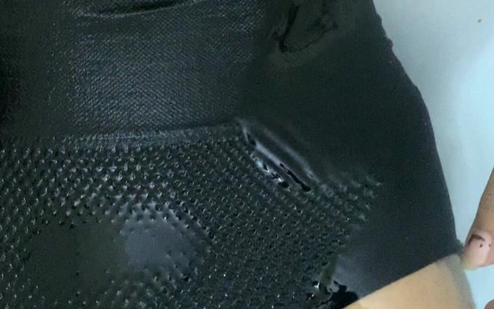 Riya mickey: Bhabhi levou sua cunhada para a piscina e a fodeu...