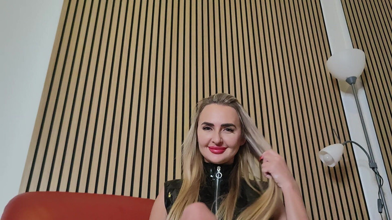 Goddess Lena: 아름다운 발, 신성한 침, 그리고 나의 슬픈