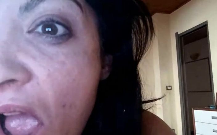 Mary Rider Pornstar: Tôi thích âm hộ và mông của tôi trong phòng ngủ