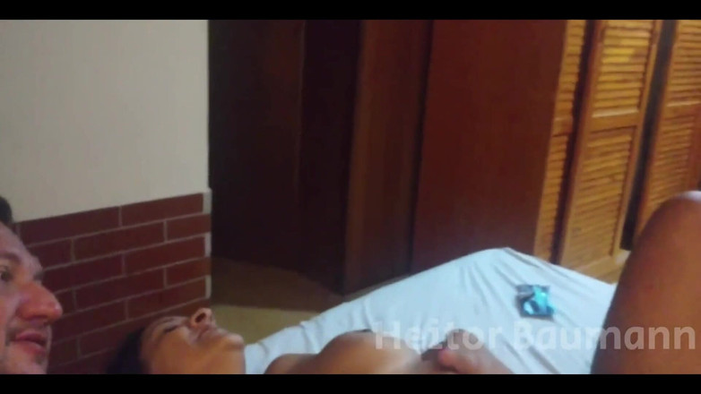 Heitor Baumann ofc.: कामुक milf(चोदने लायक मम्मी) ने अपने पति से अपनी चूत में एक और लंड मांगा