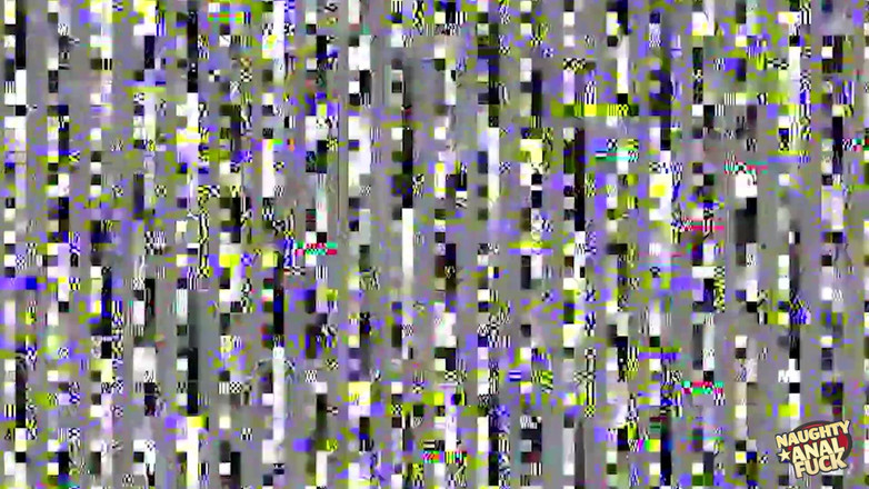 Naughty anal fuck: Si rambut coklat cantik menubuhkan tempat romantik untuk berkongkek dubur...