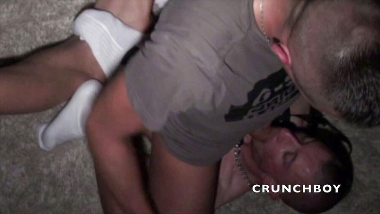 Crunch Boy: Fransız sürtük badboy'un xxl yarağıyla sert sikiliyor