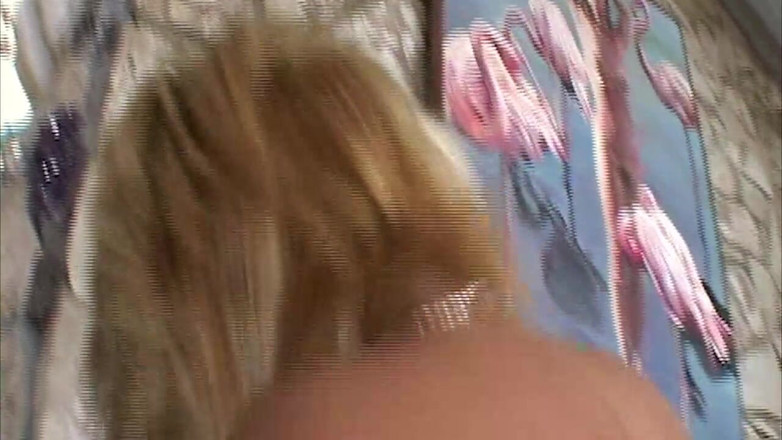 RetroTrashX: Donna messicana si strofina il ferro tedesco