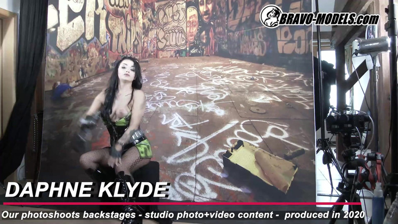 Bravo Models Media: หลังกองถ่าย ถ่ายแบบ Daphne Klyde - 18+