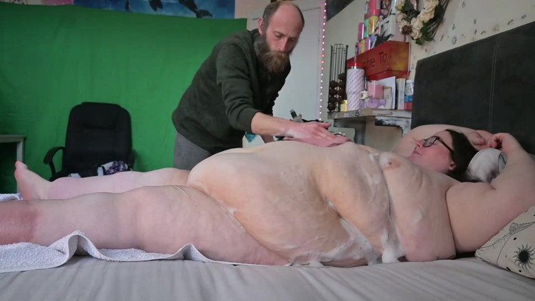 SSBBWLadyBrads: SSBBW와 노예 침대 목욕 재미 2부