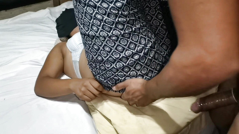 Marys: 继妹和继兄弟睡一张床并被狠操