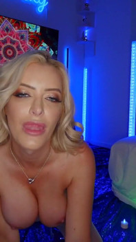 Creampie untuk MILF blonde bertetek besar