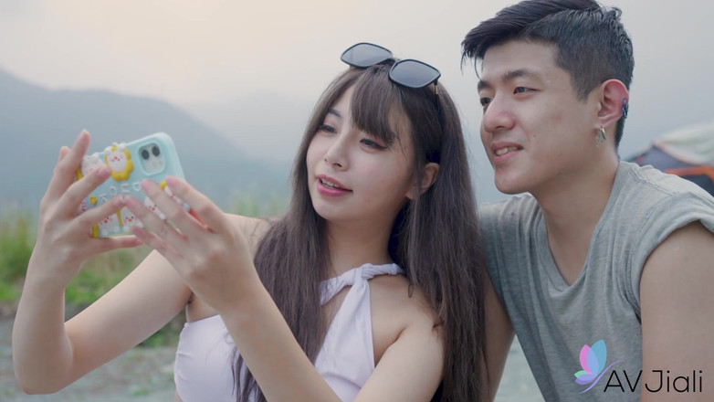 AV Jiali: Ranako et ses amis vont au camping et elle finit...