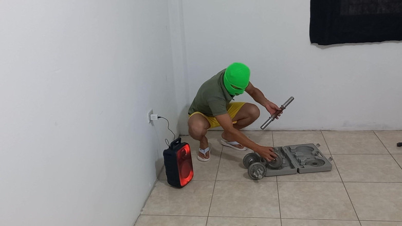 Martin13: Ich machte körperliche aktivität und meine stiefmutter kam, um mich...