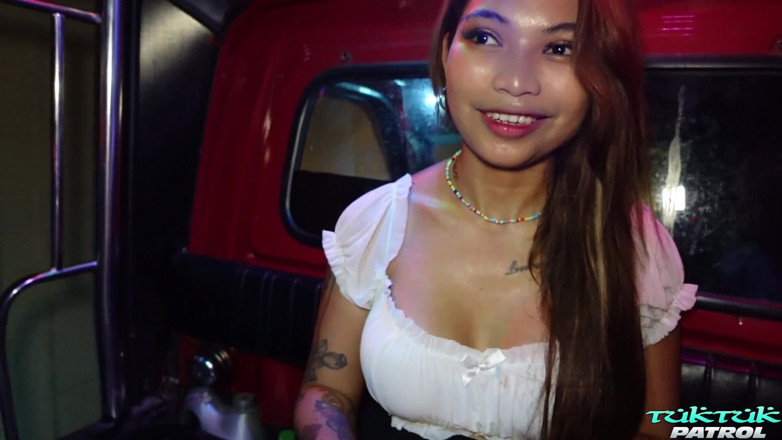 Trike Patrol - Tuk Tuk Patrol: Tuktukpatrol büyük memeli Asyalı kızın iki büyük yarağa ihtiyacı var
