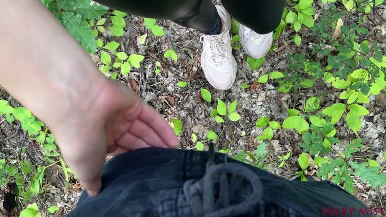 Nicky Mist: La bionda sexy nicky mist prende la sborra in bocca...