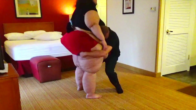 Full Weight Productions: 노라는 타고, "들어 올려"가져옵니다, 그의 불을 박살