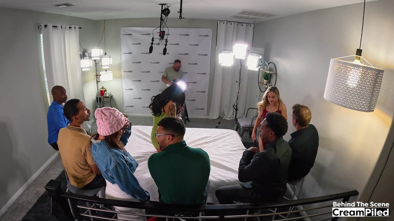 CreamPiled: Nos bastidores do grupo de sexo gangbang 2 meninas 5 caras