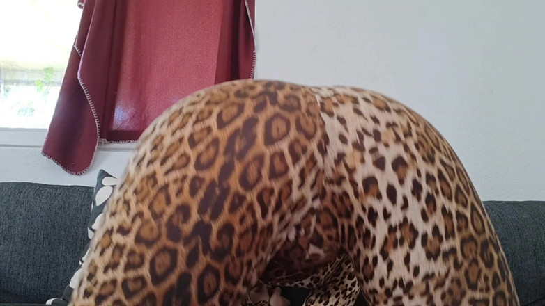 WildBigBooty: Big Juicy Ass Dildo Ride