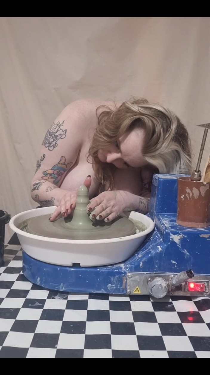 Bunny Royle: 녹색을 닦는 도자기 여신