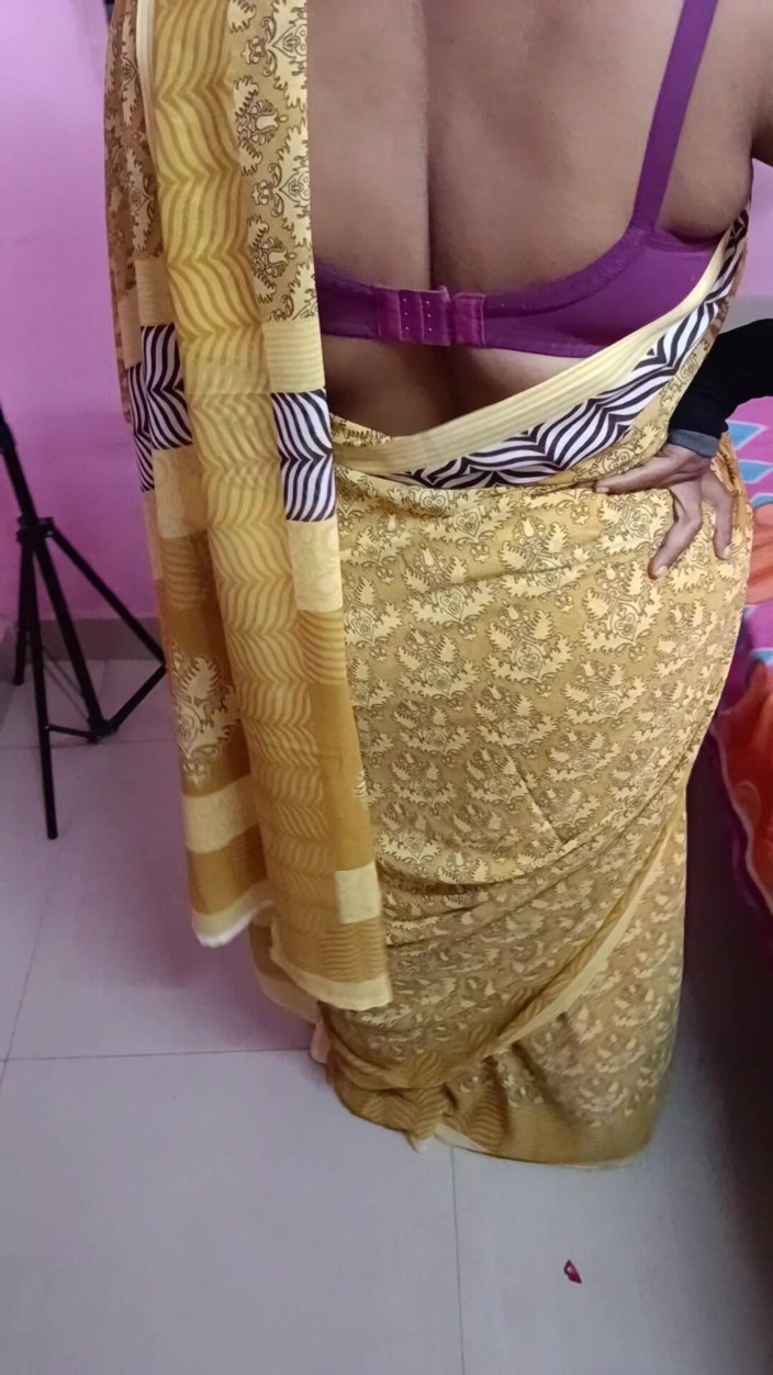 Reshmahotever: Tamilski gorący taniec sari