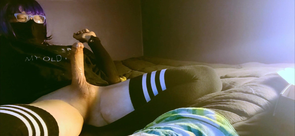 Raven LeSynn: 16 Minutes Jerking and Cumming with Raven Letrap