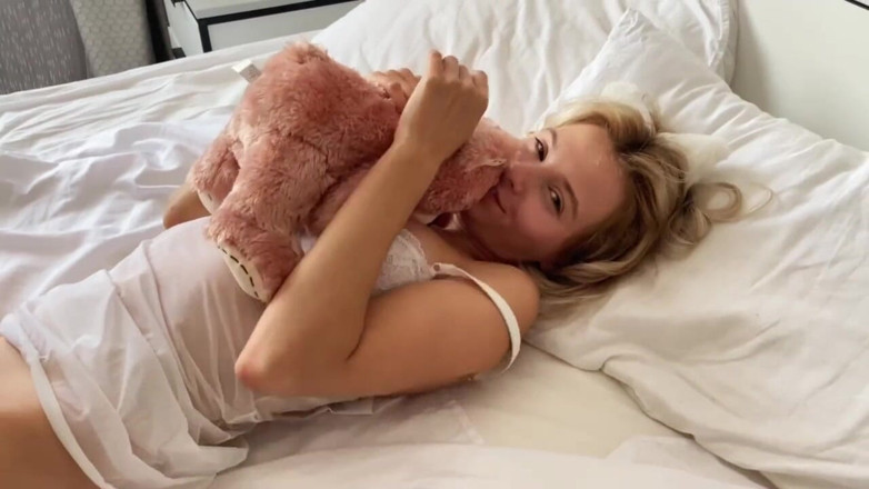 Marta Gromova: Marta Gromova gets huge dripping creampie