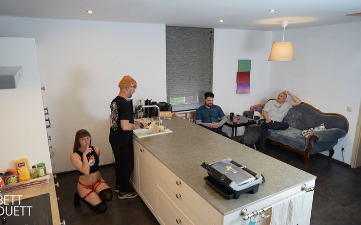 BettDuett: Đụ trong nhà bếp trước mặt bạn bè !!