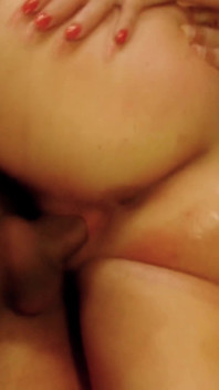 Blonde +40 MILF Has Hot Sex in the Bathtub with Deep Pussy Penetrations