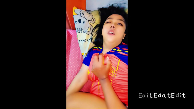 EditEdatEdit: Sexy Aunty Love Playing Football at Her Room